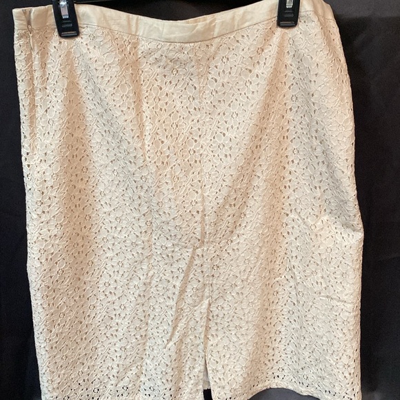 Isaac Mizrahi cream lace skirt - Picture 2 of 4